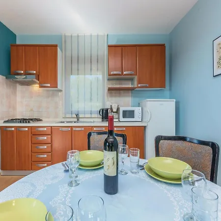 Two-bedroom In Appartamento Kaštelir