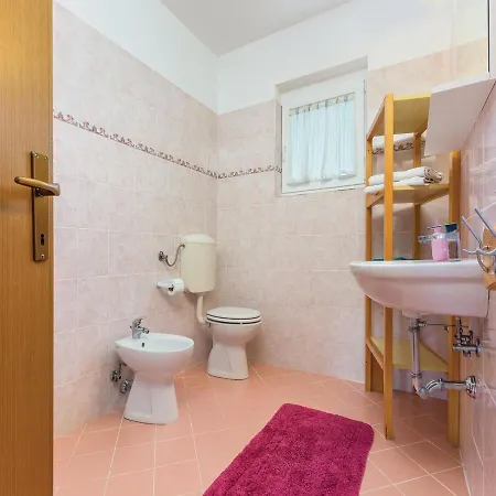 Two-bedroom In Apartman Kaštelir